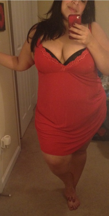 realcurveslatina2012: Lady in red *Gorgeous 