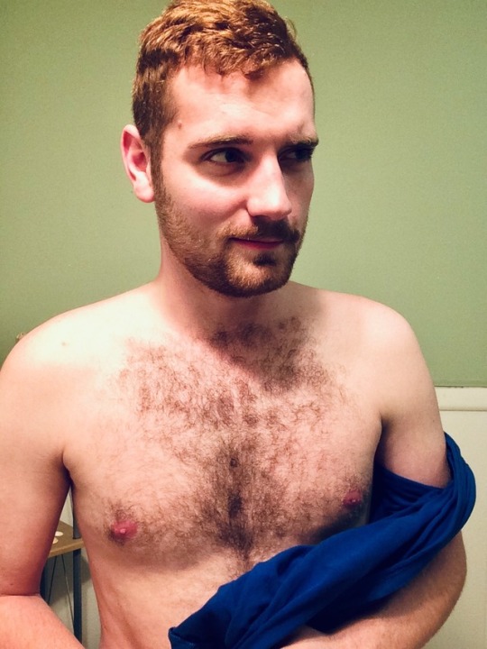 lifeisawalnut:     I was supposed to be brushing my teeth, but decided to take photos first 