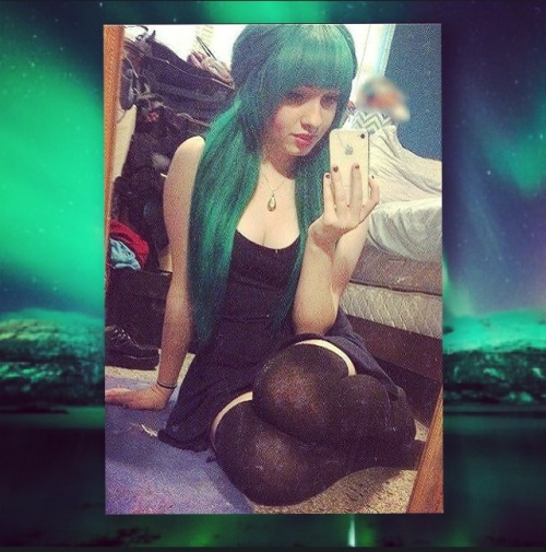 chthonicentity:  new dress yay  Fuckin’ smoke show…