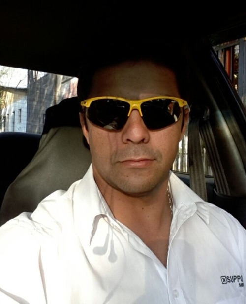 chilenosdebadoo:  Sergio, madurito rico de 41 años. Trabaja como taxista en el Plaza Norte por si desean que les haga la carrera.