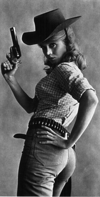 kylagolfar:  Celebrities with weapons: Carey Lowell, Chloë Grace Moretz, Dina Meyer, Edwige Fenech, Heidi Montag, Jane Fonda, Lee Eun Hye, Pamela Anderson, Sharon Stone and Stana Katic