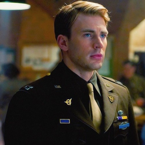 runningbox11:deductiontoseduction:chriscevans:CHRIS EVANS APPRECIATION: Uniformme too guyme toogod b