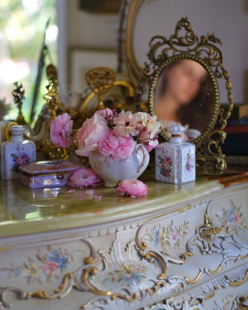 dolcesostenuto: flowery vanity | by olgamurch