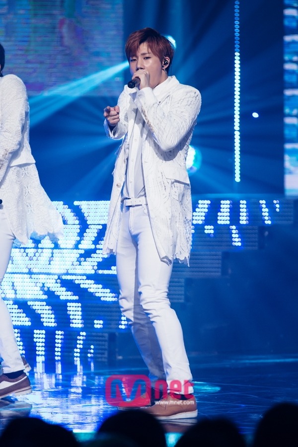 ae-dot:  140605 Mnet MCountdown© Official Photo by Mnet 
