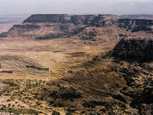 Yumna Al-Arashi: The Hijab as Power: Explorations in Northern Yemenvia lensculture: Al-Arashi, 