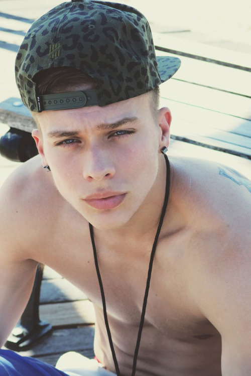 strangeforeignbeauty:  David Rodriguez 