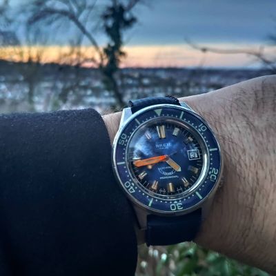 Instagram Repost
boxfullofincablocs  Sunset with my Squale/Breil Okay 100 Atmos [ #squalewatch #monsoonalgear #divewatch #watch #toolwatch ]