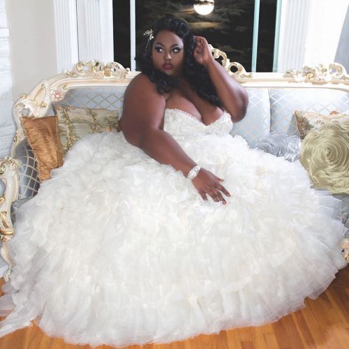 nicknamenyquil:  youngblackandvegan:  iridessence:  saucyewestplusmodel:  Where’d I put that darn glass slipper??? #plussize #plusmodel #bbwswearetheculture #effyourbeautystandards #losehatenotweight #gerrygarciaphoto #fatfairytales @babydollbeautycouture