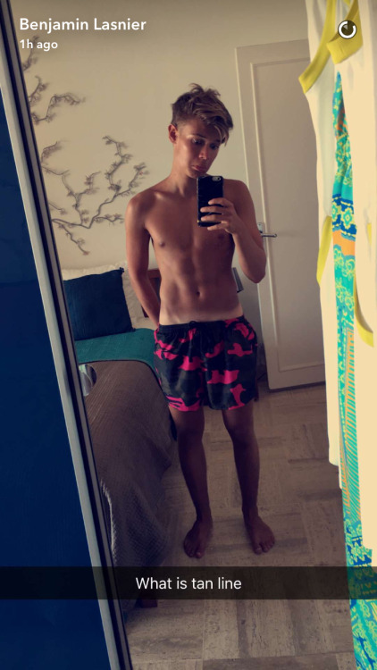 tastetherainbow-me:  What a hottie 