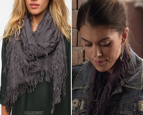 I actually recognised this scarf Paige wore in 3x17 ‘Out Of The Frying Pan, Into The Inferno’ becaus