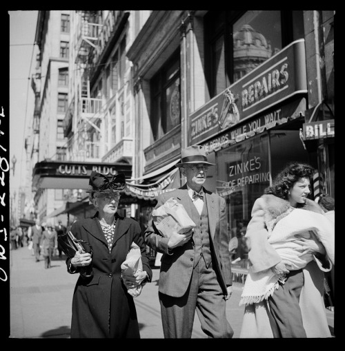 bigcheese327:  onceuponatown:  Los Angeles street scenes. 1942.  More slice-of-life pics. 