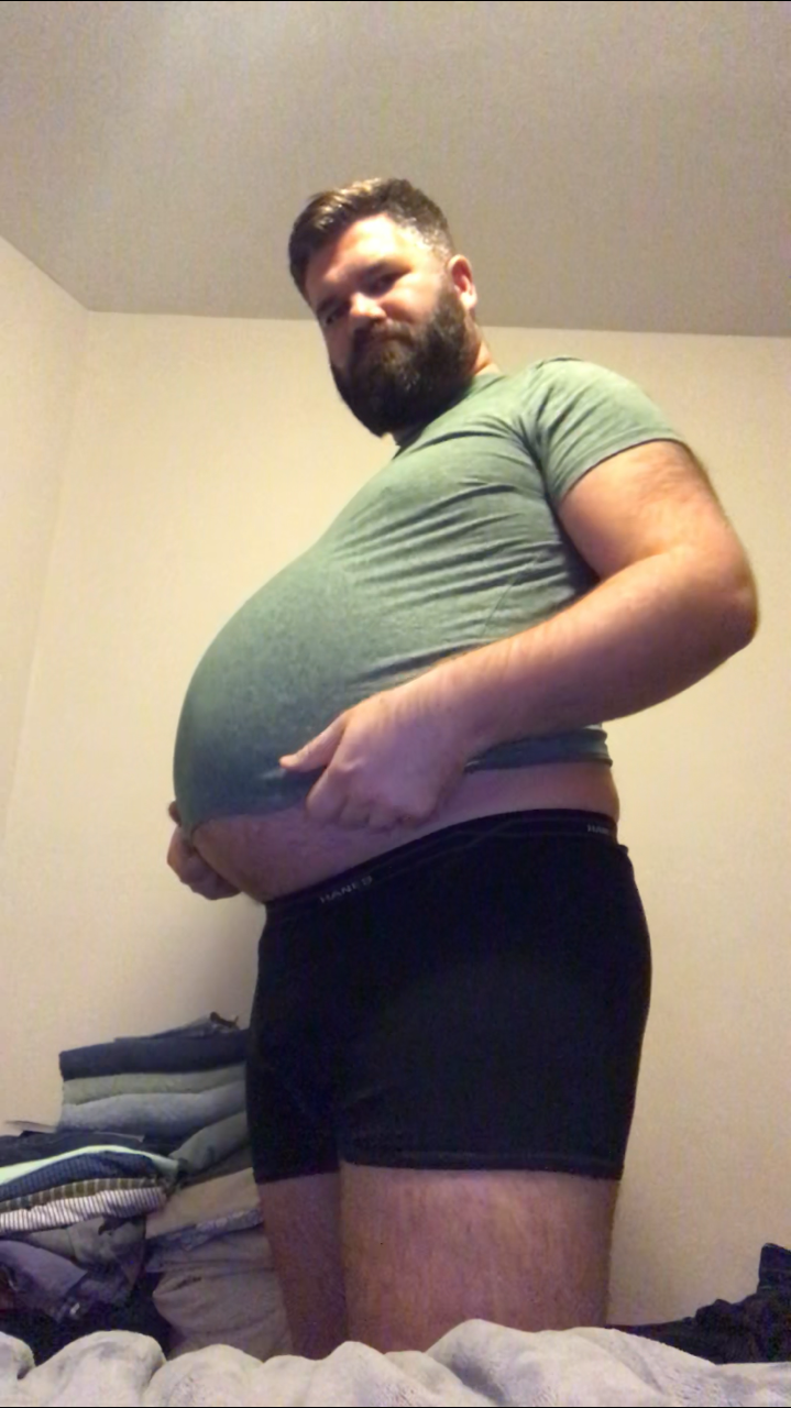 fatboybey:  #tummytuesday #ballbelly #me