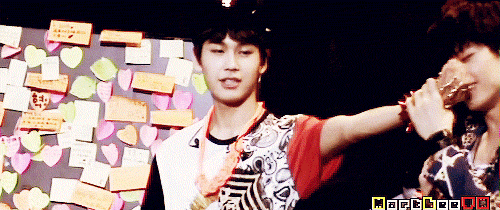 meldictator:  (゜。゜) 