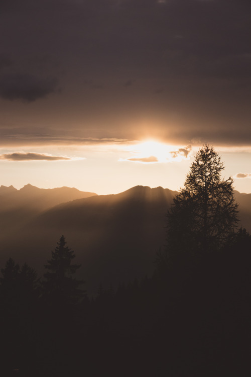 czechthecount: .. when the sun appears from behind the clouds