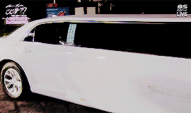 mochichan00:Queen showing how to leave your graduation concert in style
