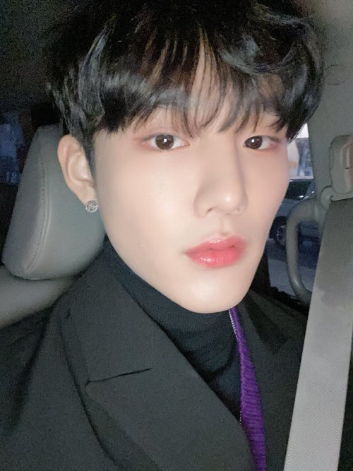 fycix: CIX_twt: 오늘 주접문 재밌게 했어야 하는데 힝..담엔 다같이 해볼게요!그리고 내사랑들 100일 축하합니다 #CIX #FIX #승훈 #김승훈 #내편들 #픽스100