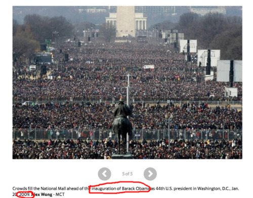 spectralowls: threesitarheroes:  weavemama:  mitochondria-is-the-powerhouse:  weavemama:  LMAOO WHO’S USING “FAKE NEWS” NOW???  These are two different pictures taken at the same location, look closely to find someone in the picture wearing X color