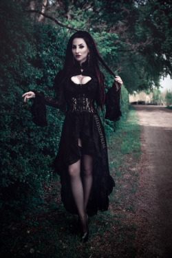 gothicandamazing:    Singer/model: EleinePhoto: