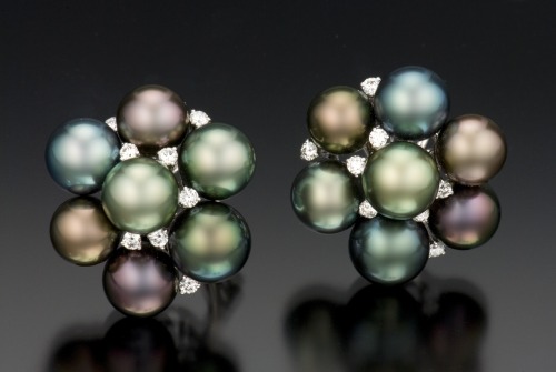 pearlhaven:Tahitian Pearls in all their shades. These are the guidelines for the natural color range