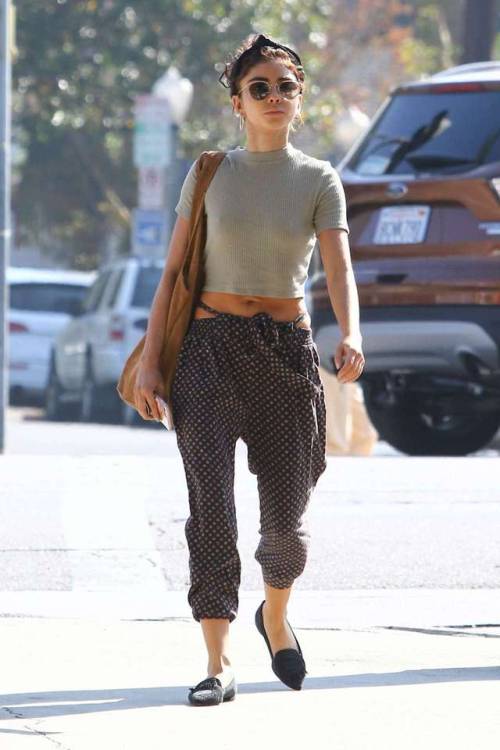Sarah Hyland - Pokies