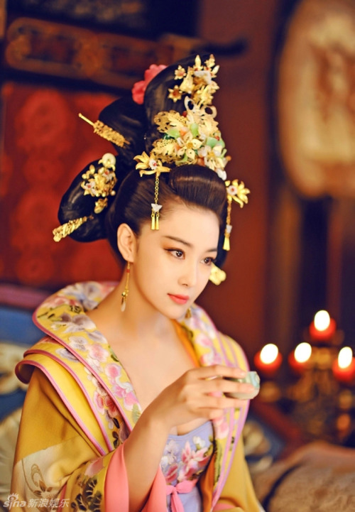 crushalltheraspberries: The Empress of China costumes