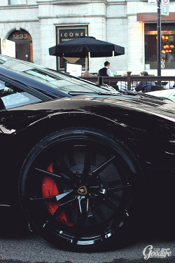 mistergoodlife:   Aventador caliper photographed