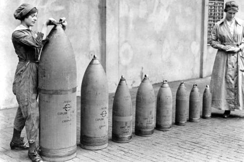 historicaltimes:  Two female munitions workers at the National Shell Filling Factory in Chillwell, N