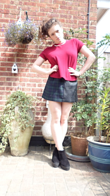 Todays outfit post, its a little colder where I live today so I can wear my tartan and leather mini.