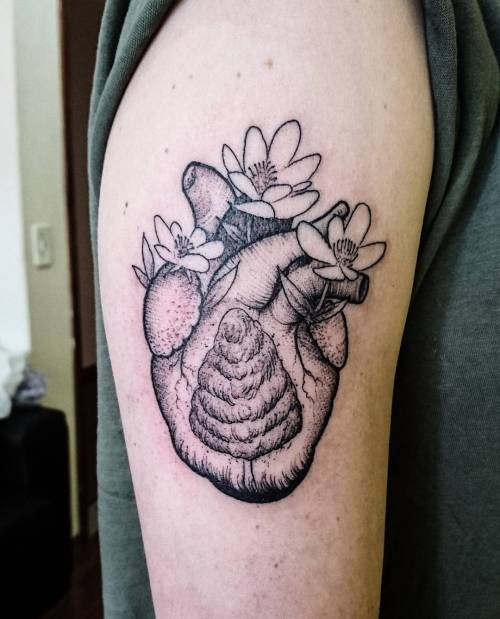 Coração feito em Apucarana PR  #tattoo #heart #Blacktattoo #dotwork