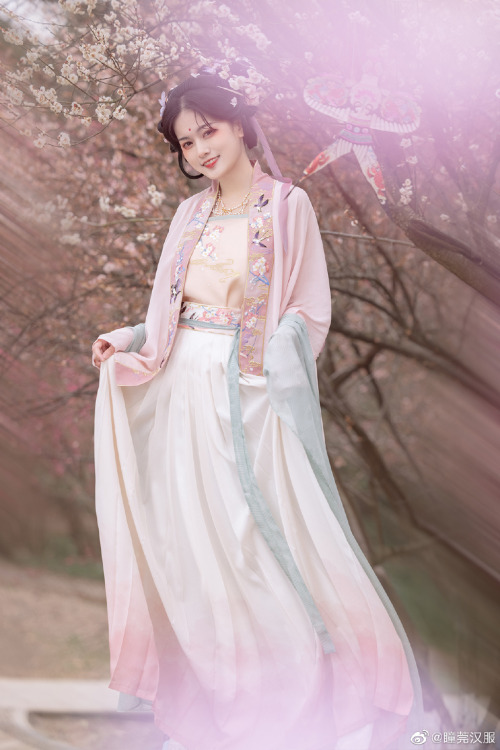 chinese hanfu by 瞳莞汉服