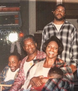 thatpettyblackgirl:  darknerdinabox:  I love this   lol I love this because it don’t even look like a movie cast it look like a Black family throw back    