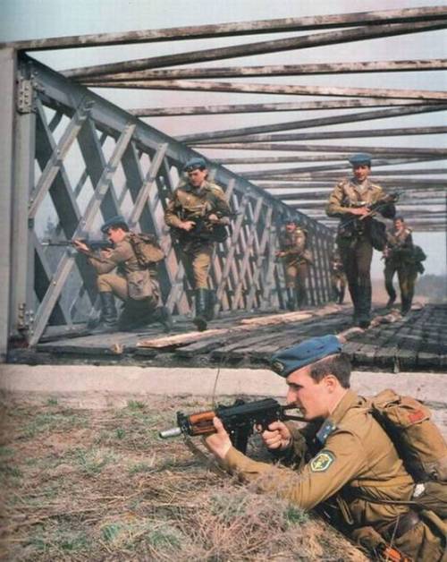 Soviet Paratroopers (Dessant) during an exercise of an attack. 