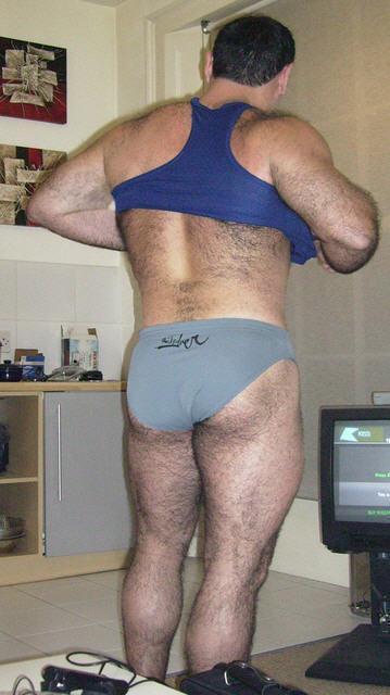 veryhairymenlover:     Hairy legs, muscular body - just right for me!  WOOF