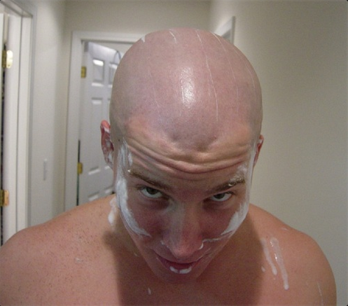 sigrunesigrune:  demonzachh88:  NIIICE //  As a result of having his head shaved