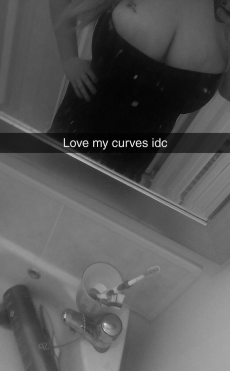 Snaps from curvy Ell