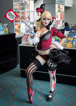 hotcosplaychicks:  Sakizou Harley Quinn by Lisa-Lou-Who Check out http://hotcosplaychicks.tumblr.com for more awesome cosplay 