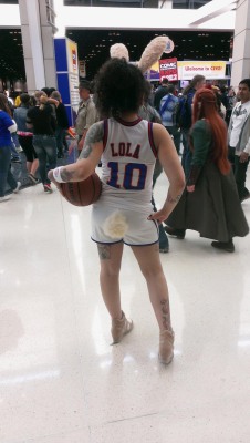 angelacarterofmars:  thenerdbabe:  cosplayingwhileblack:  Character: Lola Bunny Series: Space Jam SUBMISSION  Saw this at c2e2 and loved it  screaming 