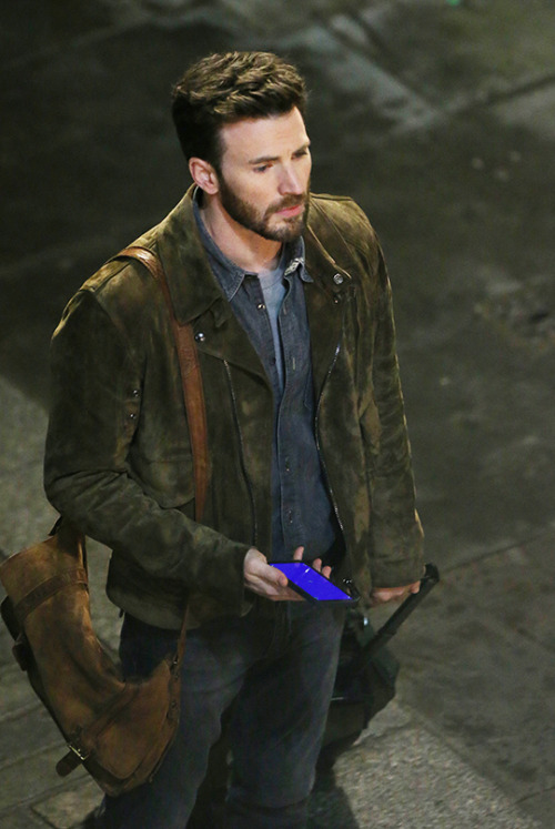luvinchris:Chris Evans - on the set of Ghosted 