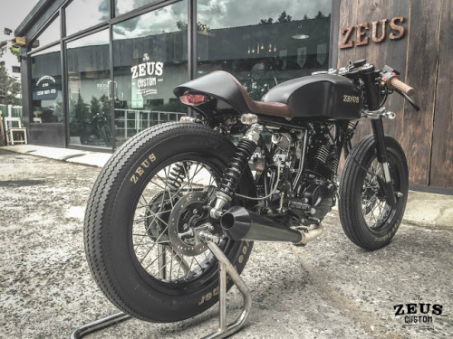 Porn photo caferacerpasion:  Brutal la moto Stallions