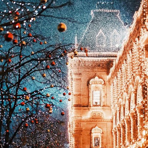 asylum-art-2:  Magic & Sparkling Orthodox Christmas in Moscow  Russian photographer Kristina Makeeva  has immortalized well, from her Instagram, the magic of the orthodox  christmas (on the 7th January) she celebrated in Moscow. She travelled  across