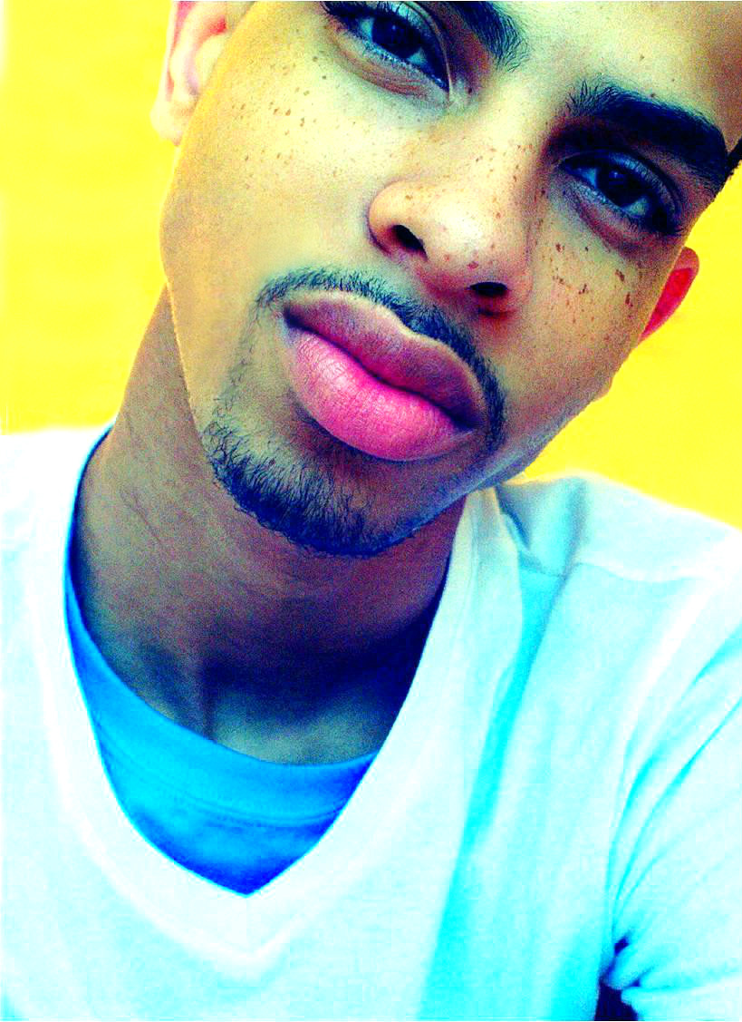 youtastemyaura:  * FAINTS AT THE SIGHT OF HIS DELICIOUS LIPS * lightskinnedboys: