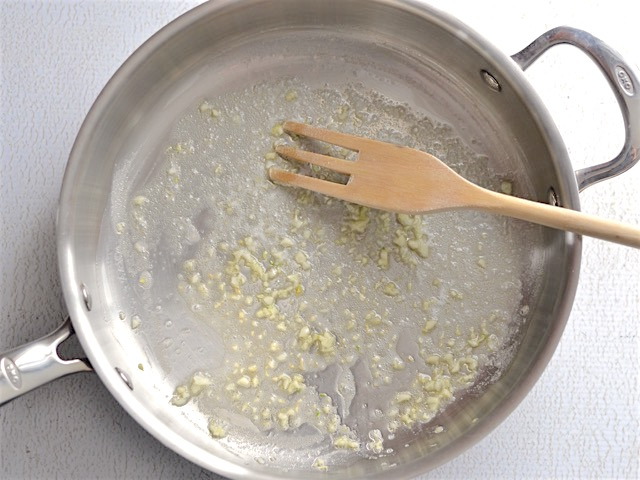 foodffs:  20 MINUTE CREAMY SPINACH ARTICHOKE PASTA Really nice recipes. Every hour.