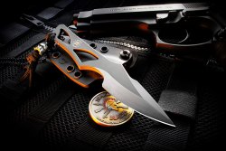 gunsknivesgear:  Spartan Enyo. This knife