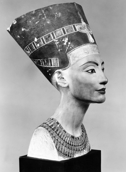 grandegyptianmuseum:Bust of Queen Nefertiti by the sculptor Thutmose. Amarna art, b/w photo.New King