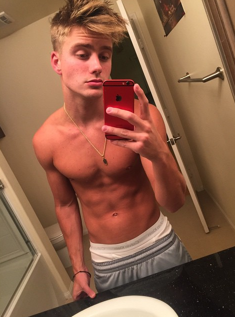 #Wannaseesomecuteboys