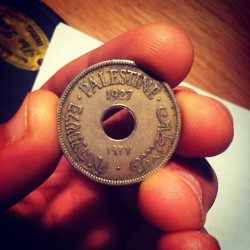 el-masreya:  For anyone who wants proof that Palestine existed before 1948, here’s a coin from 1927 worth 10 Mils (this currency is no longer used). Also note that the word “Palestine” is written in both Arabic and Hebrew indicating not only a Jewish