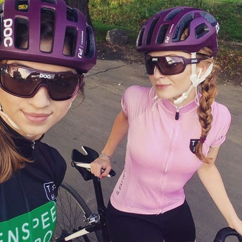 principessaonthebike:  Sunny day with sis @babeonthebike #sisters #shortride #tenspeedhero #pocgirl 