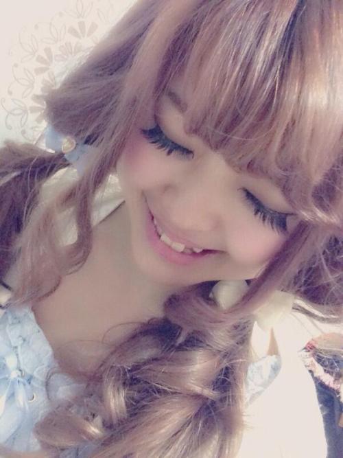gyarushopstaff:  リボンはWEGOで500円 