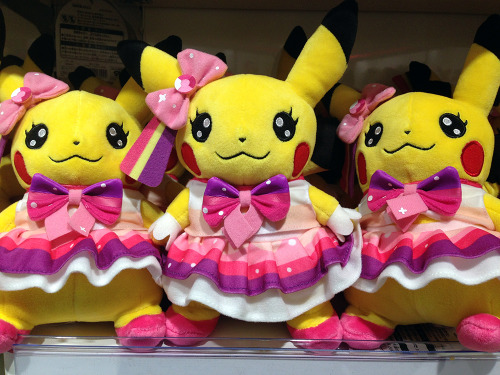 zombiemiki:  Cosplay Pikachus went on sale adult photos