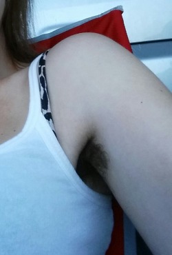 hairysweetlittleone:  The pit bush :) cum looks so lovely dripped all over it !  Wow great hairy pits would love to cum on your armpits